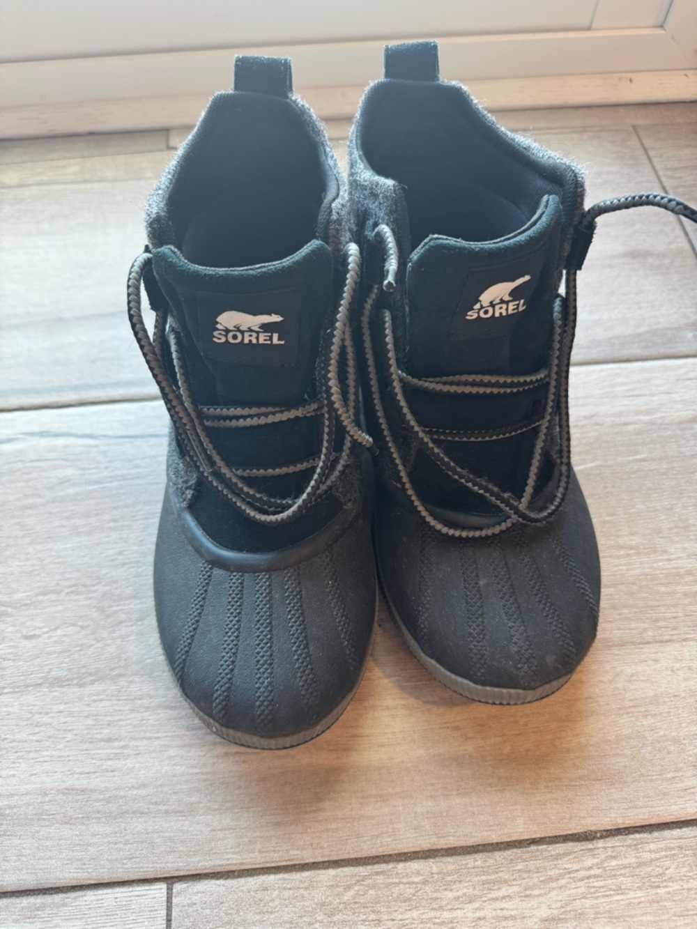 Sorel Out n About lll Classic WP Duck Boot Women’s Size 8.5 Black/Sea Salt